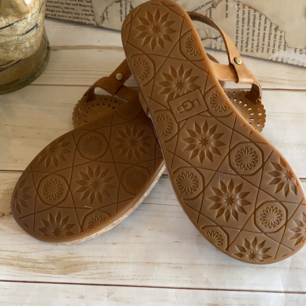 Ugg - Picture 3 of 3